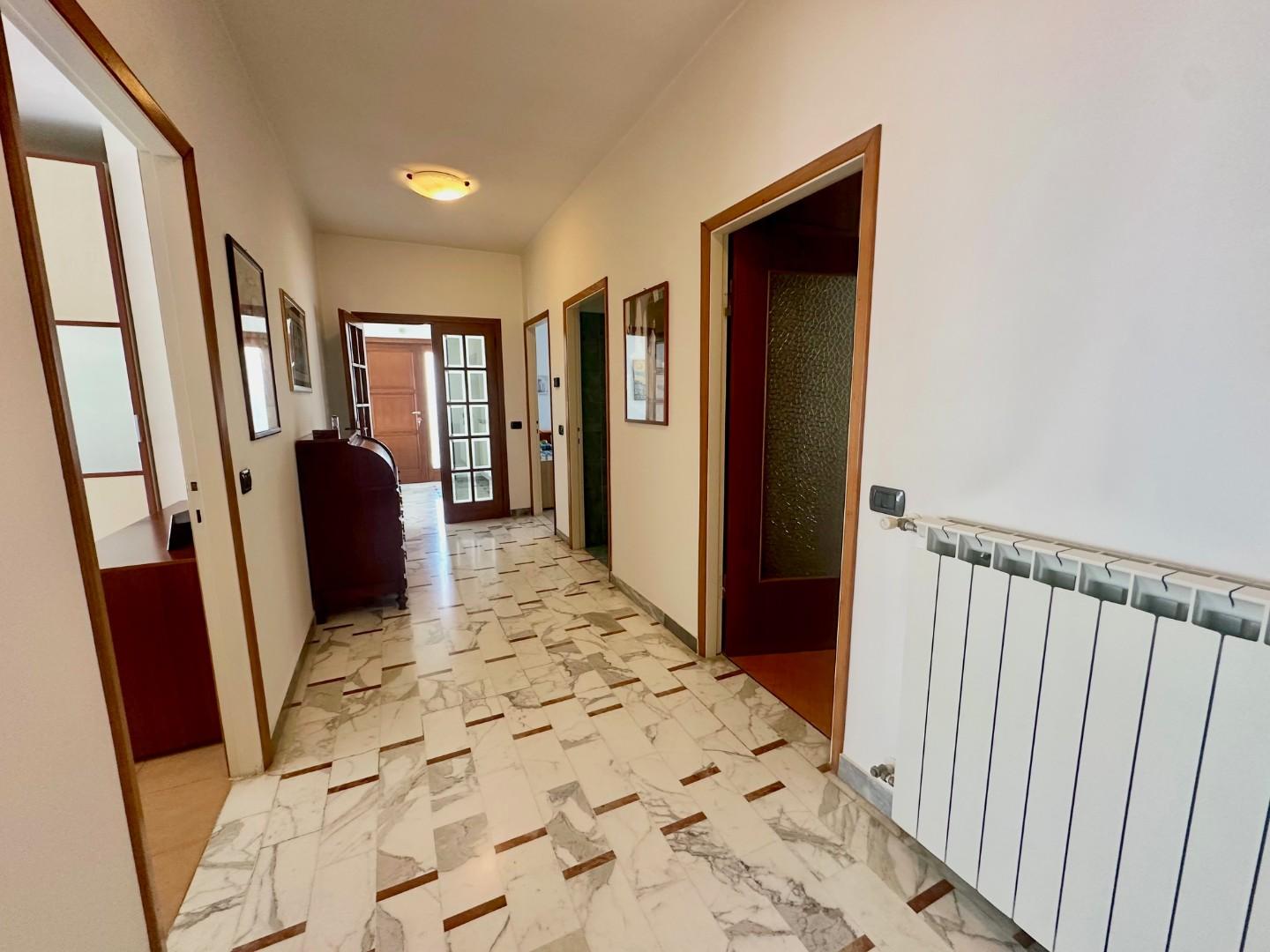 Casa indipendente con giardino, Carrara avenza