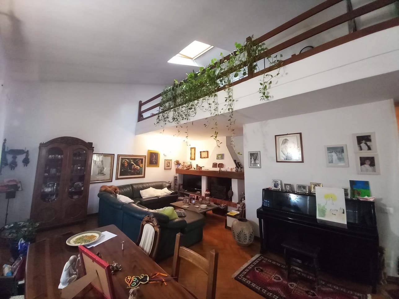 Villa Quadrifamiliari con giardino, Massa marina di