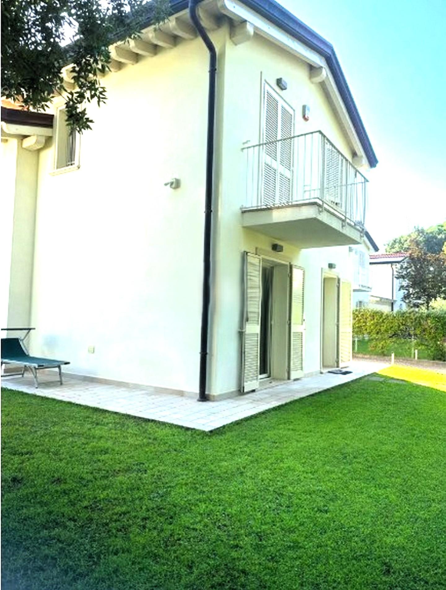 Villa con giardino, Montignoso cinquale