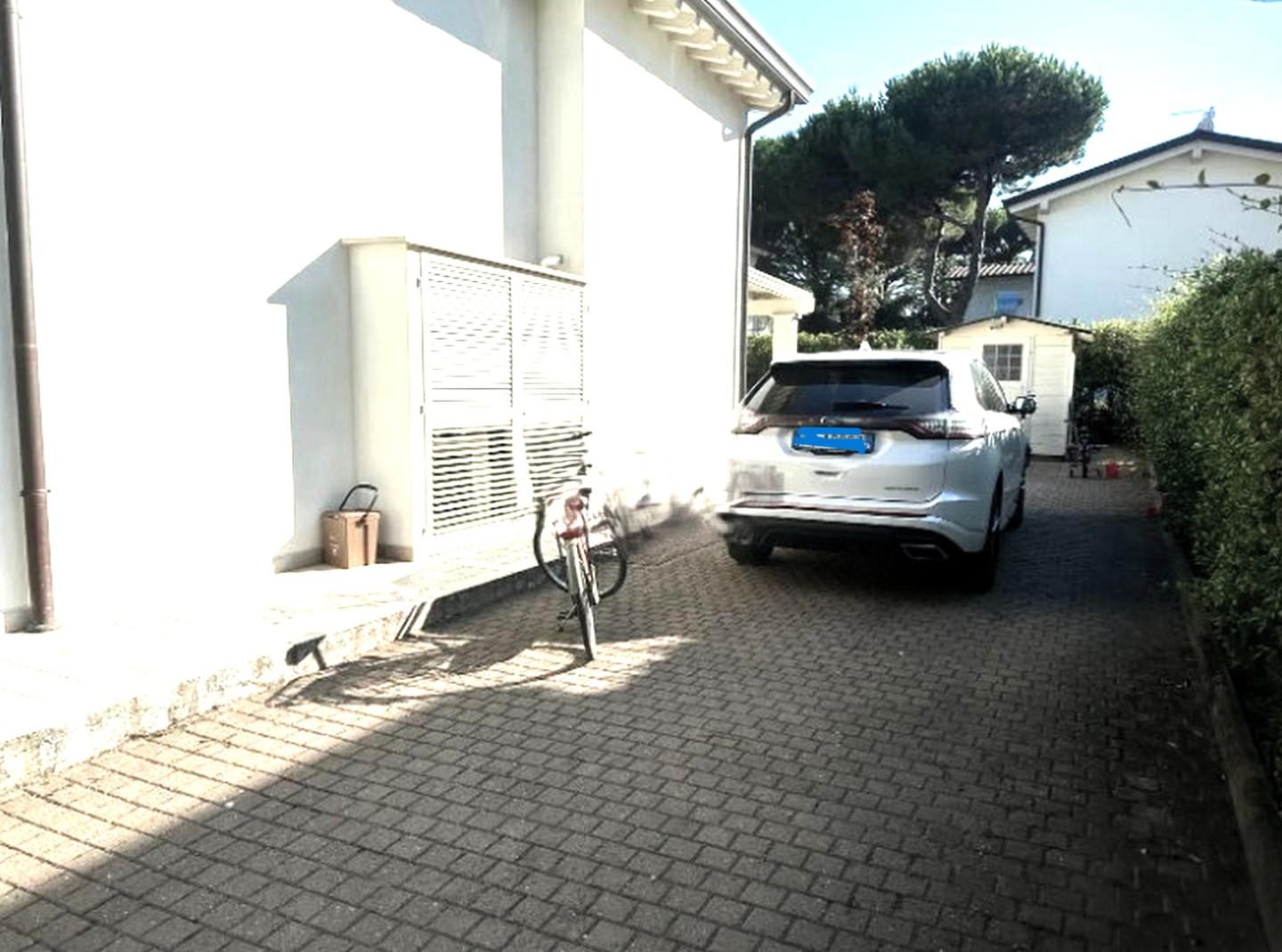 Villa con giardino, Montignoso cinquale