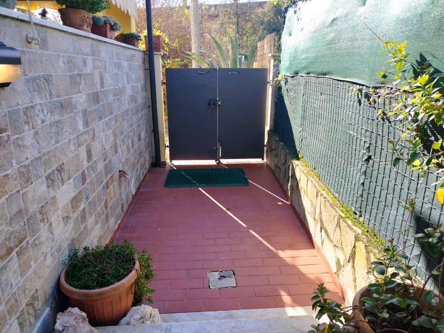 Quadrilocale con giardino, Montignoso renella