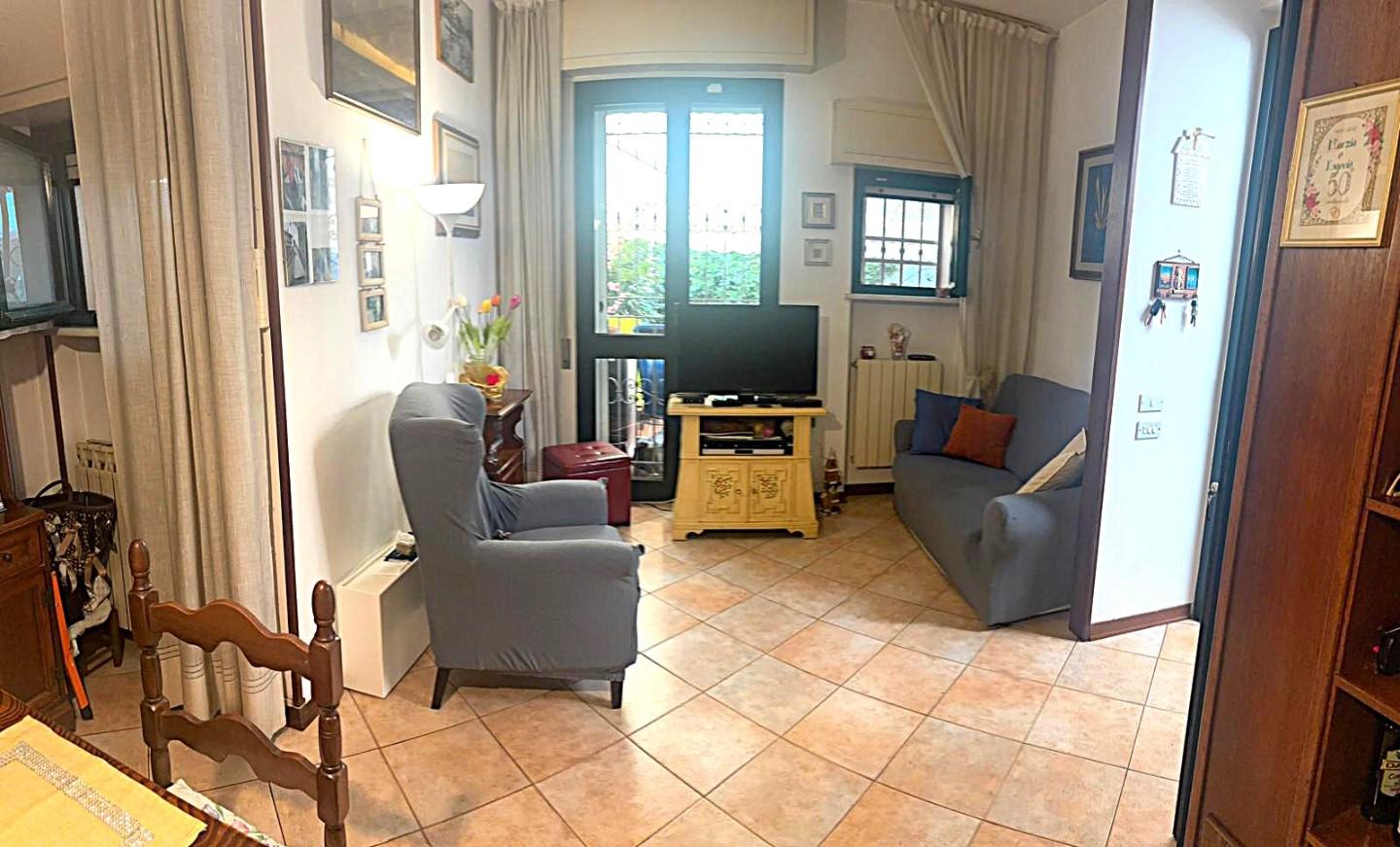 Villa in vendita, Massa ronchi