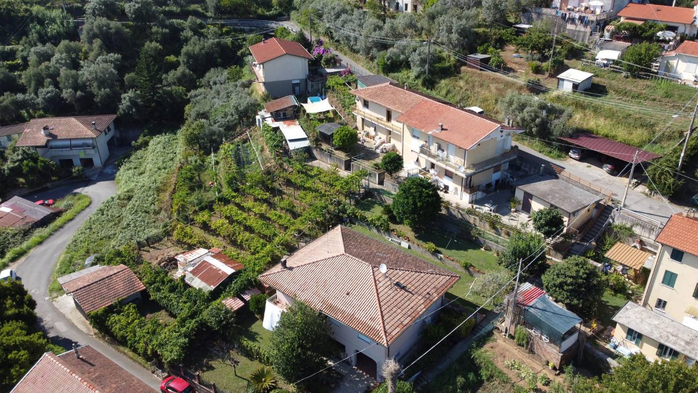 Villa Bifamiliare con giardino, Montignoso serra