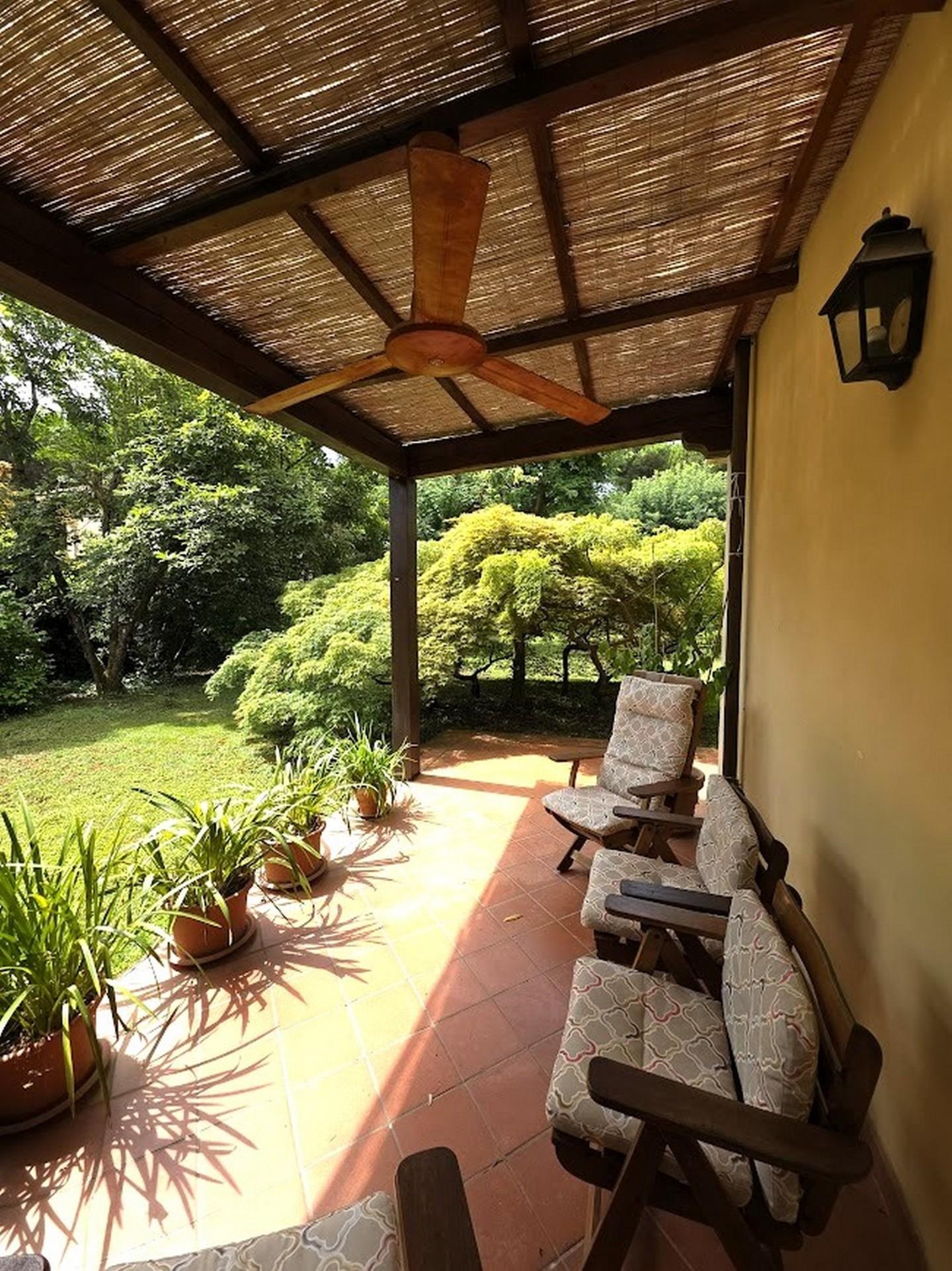 Villa con giardino, Massa ronchi