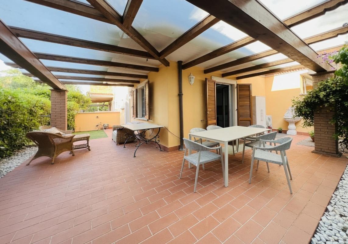 Villa in vendita, Massa ronchi
