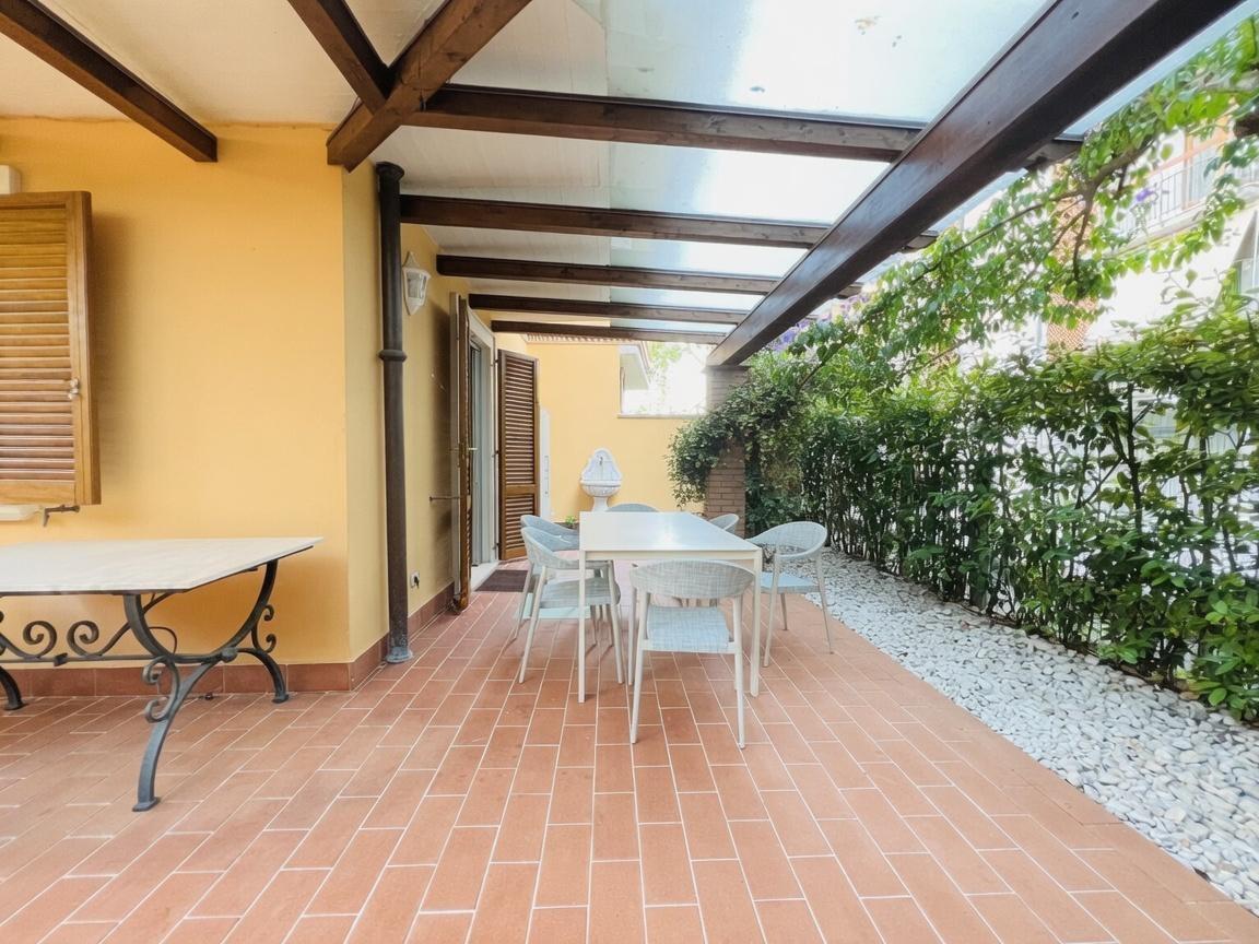 Villa in vendita, Massa ronchi