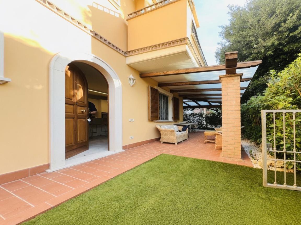 Villa in vendita, Massa ronchi