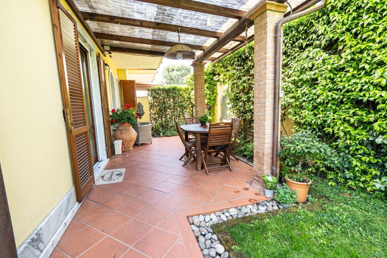 Villa con terrazzi, Massa ronchi