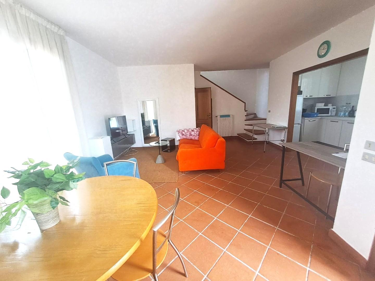 Villa Bifamiliare con giardino, Montignoso cinquale