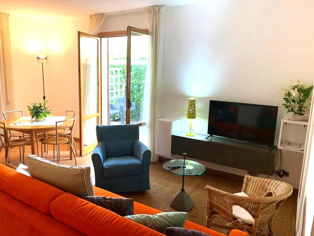 Villa Bifamiliare con giardino, Montignoso cinquale