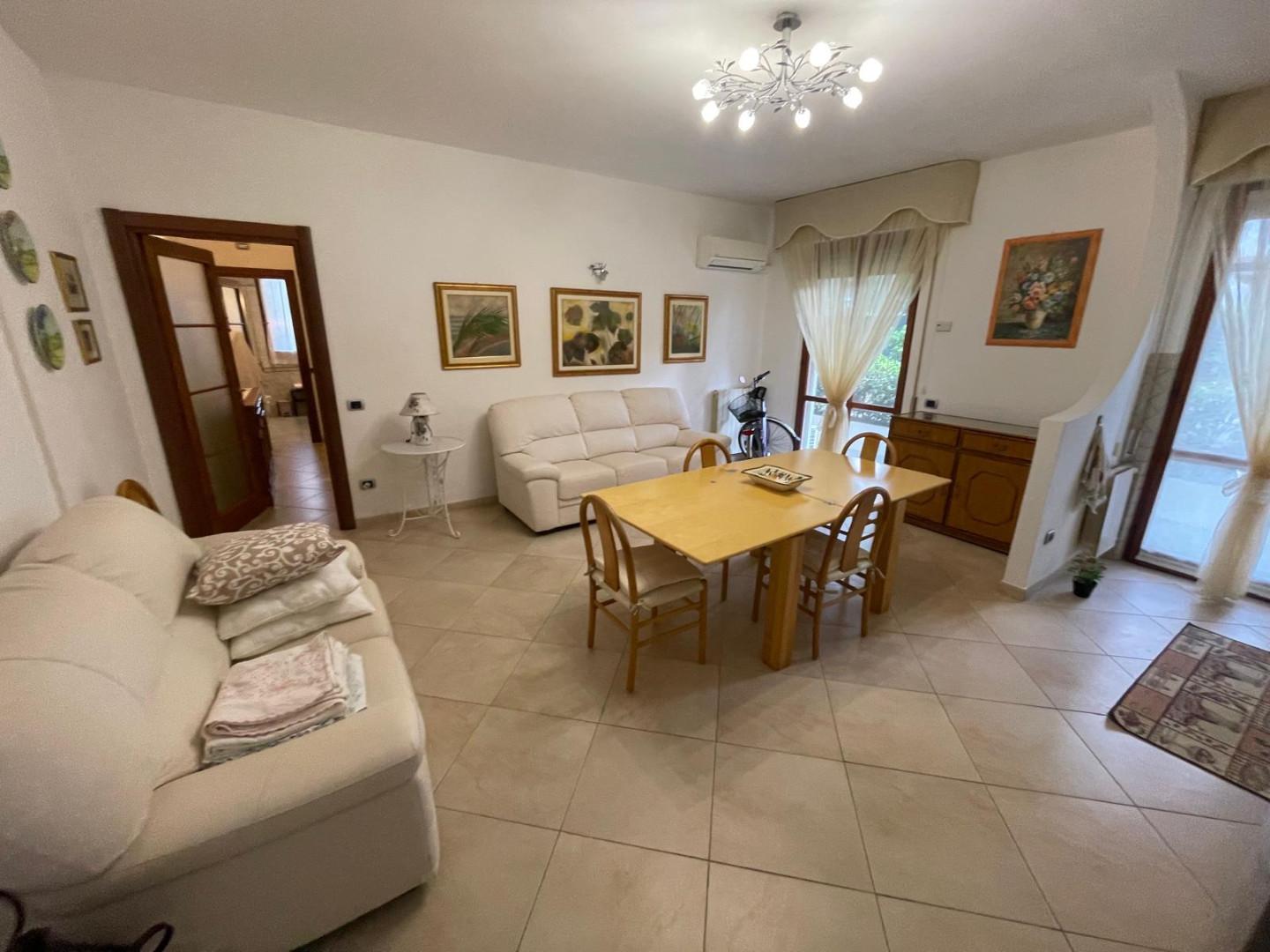 Appartamento con terrazzo, Massa ronchi