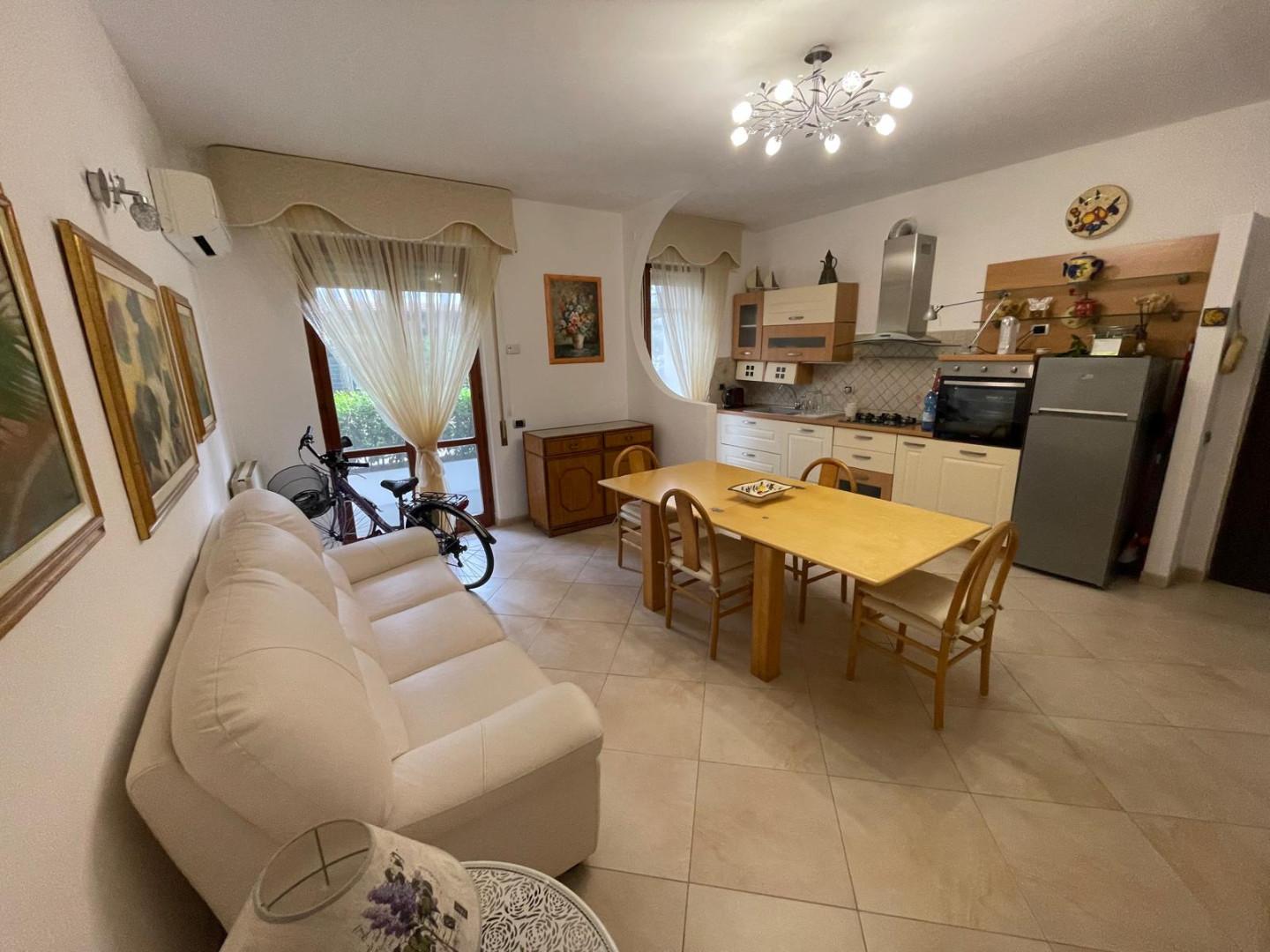 Appartamento con terrazzo, Massa ronchi