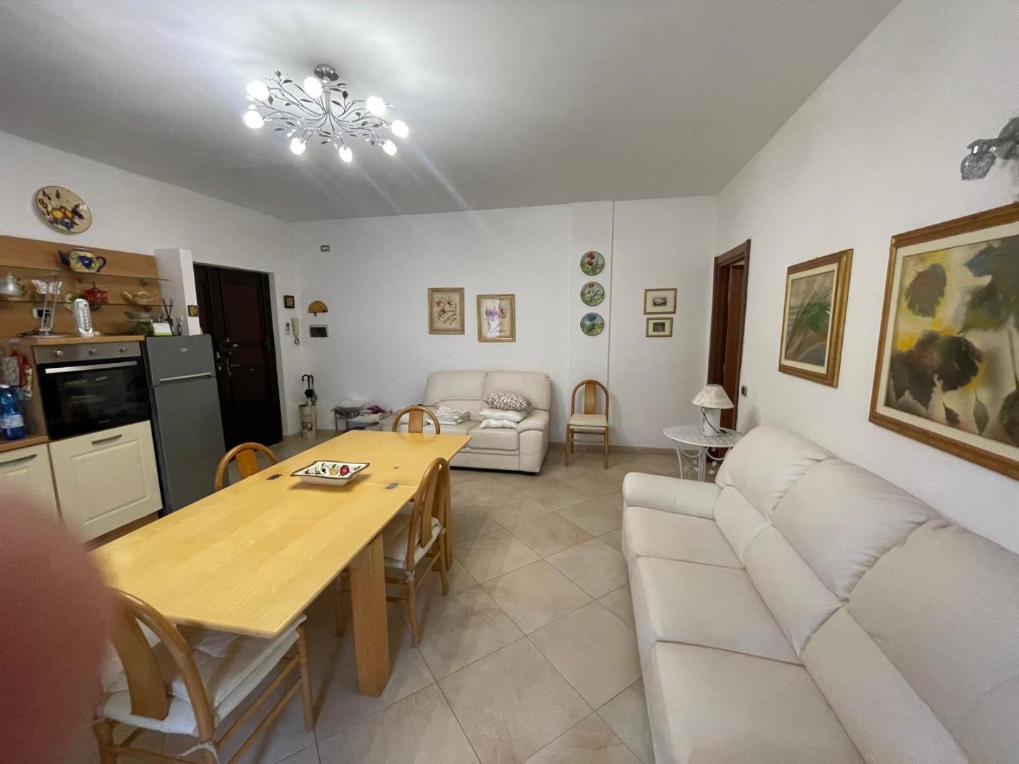Appartamento con terrazzo, Massa ronchi
