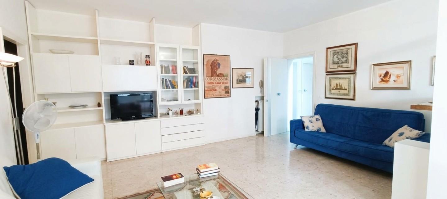 Trilocale con terrazzo, Massa ronchi
