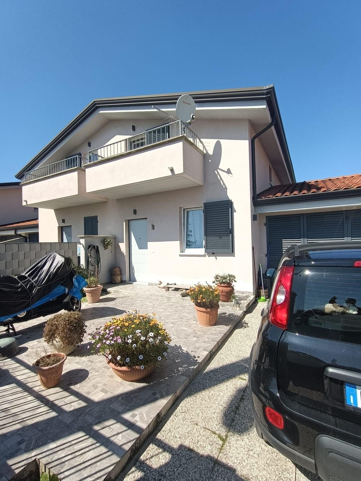 Casa indipendente con giardino, Carrara battilana