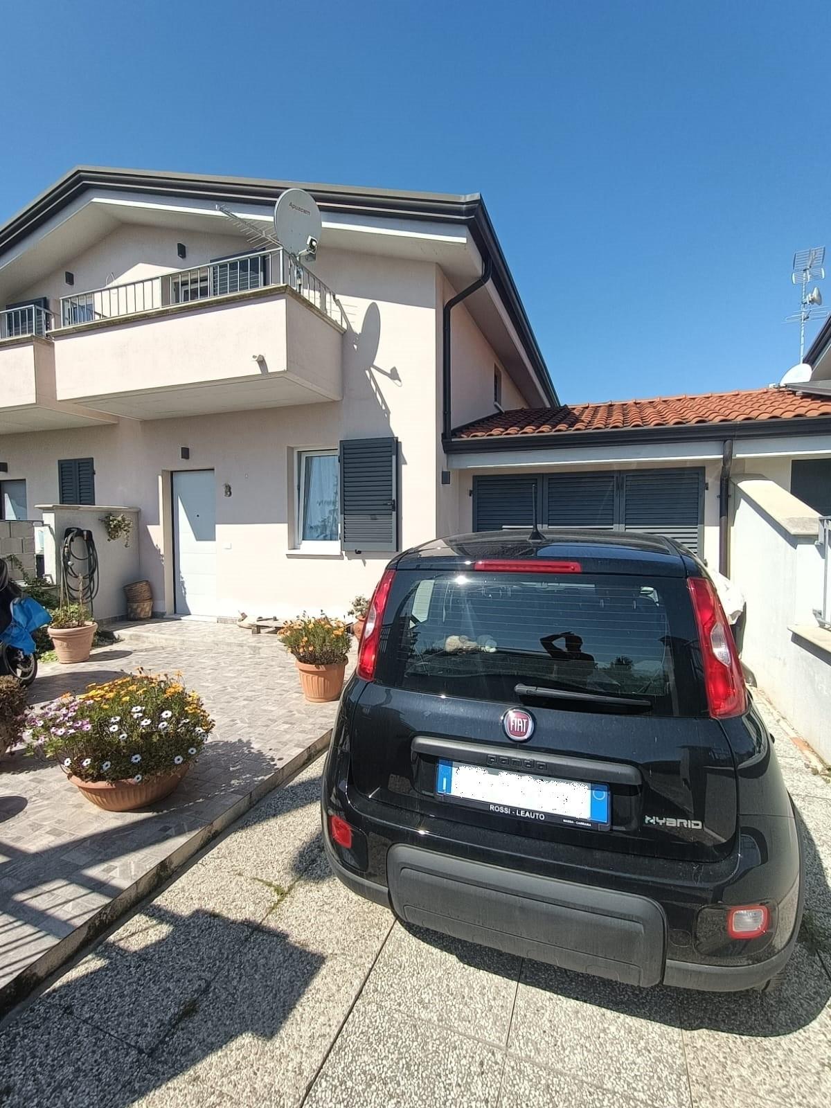 Casa indipendente con giardino, Carrara battilana