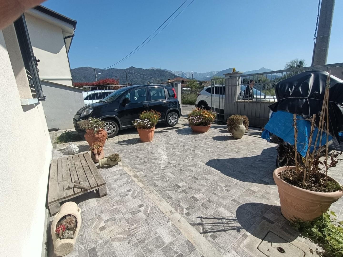 Casa indipendente con giardino, Carrara battilana