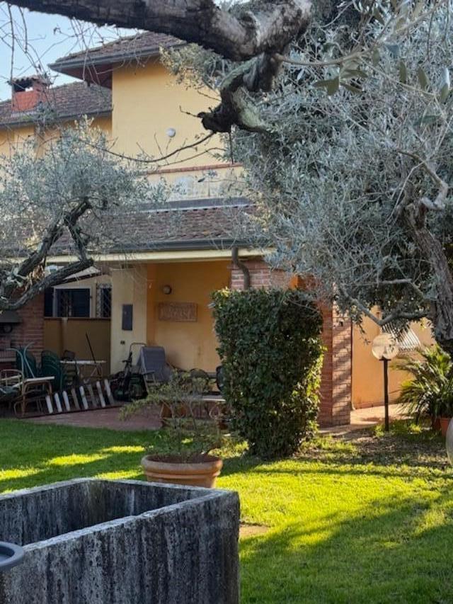 Villa Bifamiliare con giardino, Carrara avenza