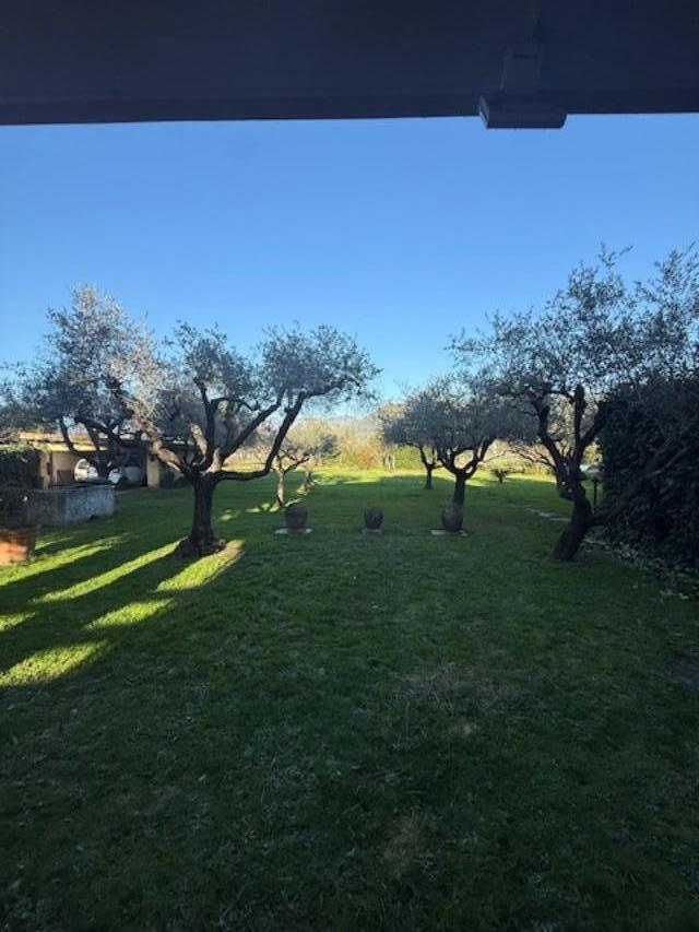 Villa Bifamiliare con giardino, Carrara avenza