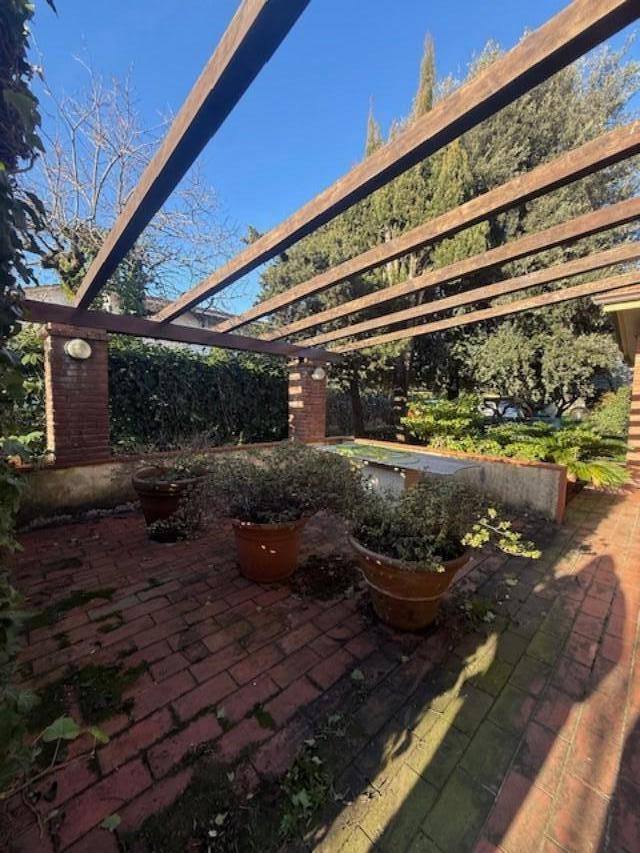 Villa Bifamiliare con giardino, Carrara avenza