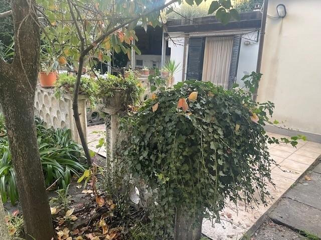 Villa Bifamiliare con giardino, Carrara avenza