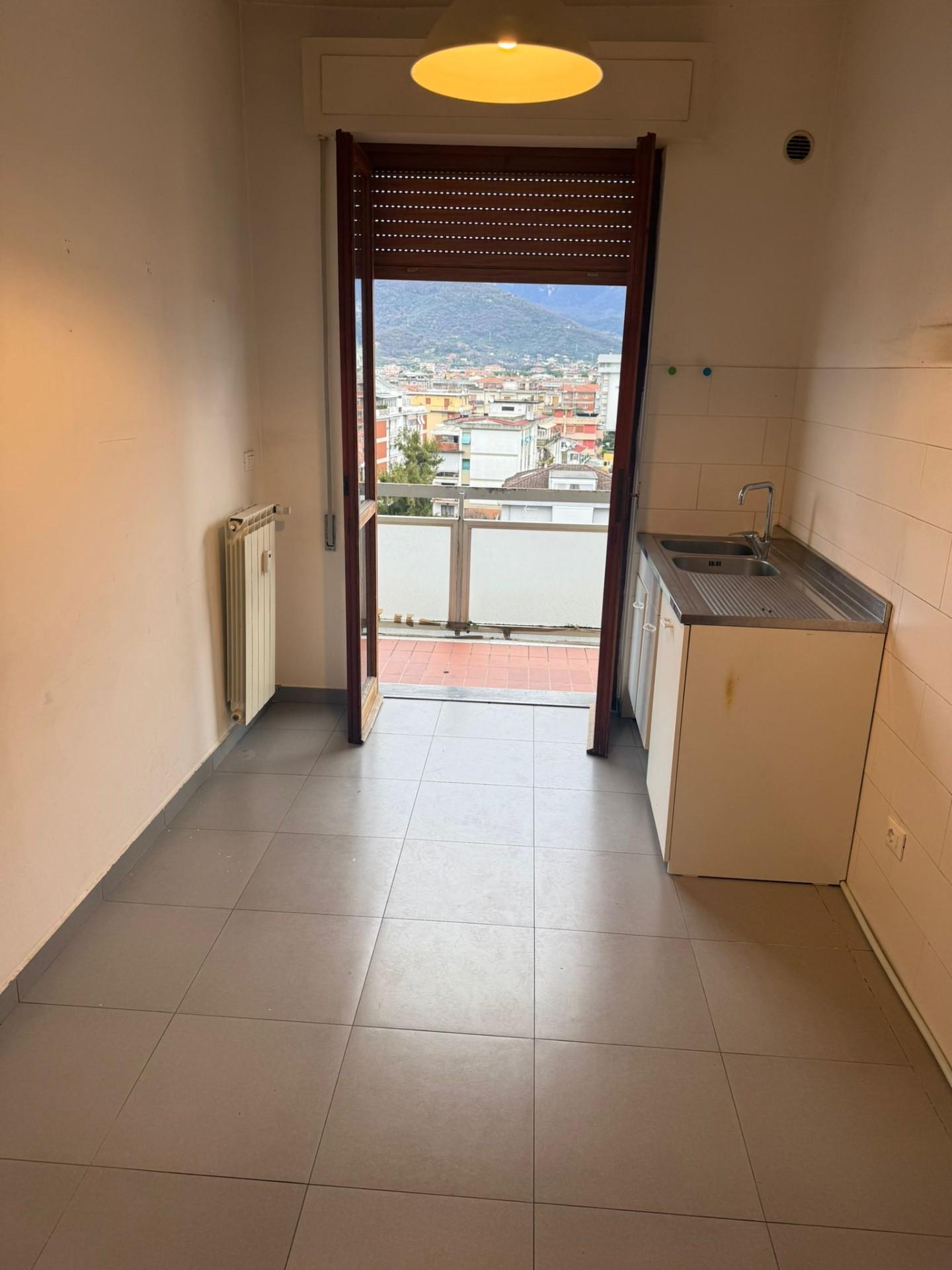 Quadrilocale in affitto, Carrara marina di