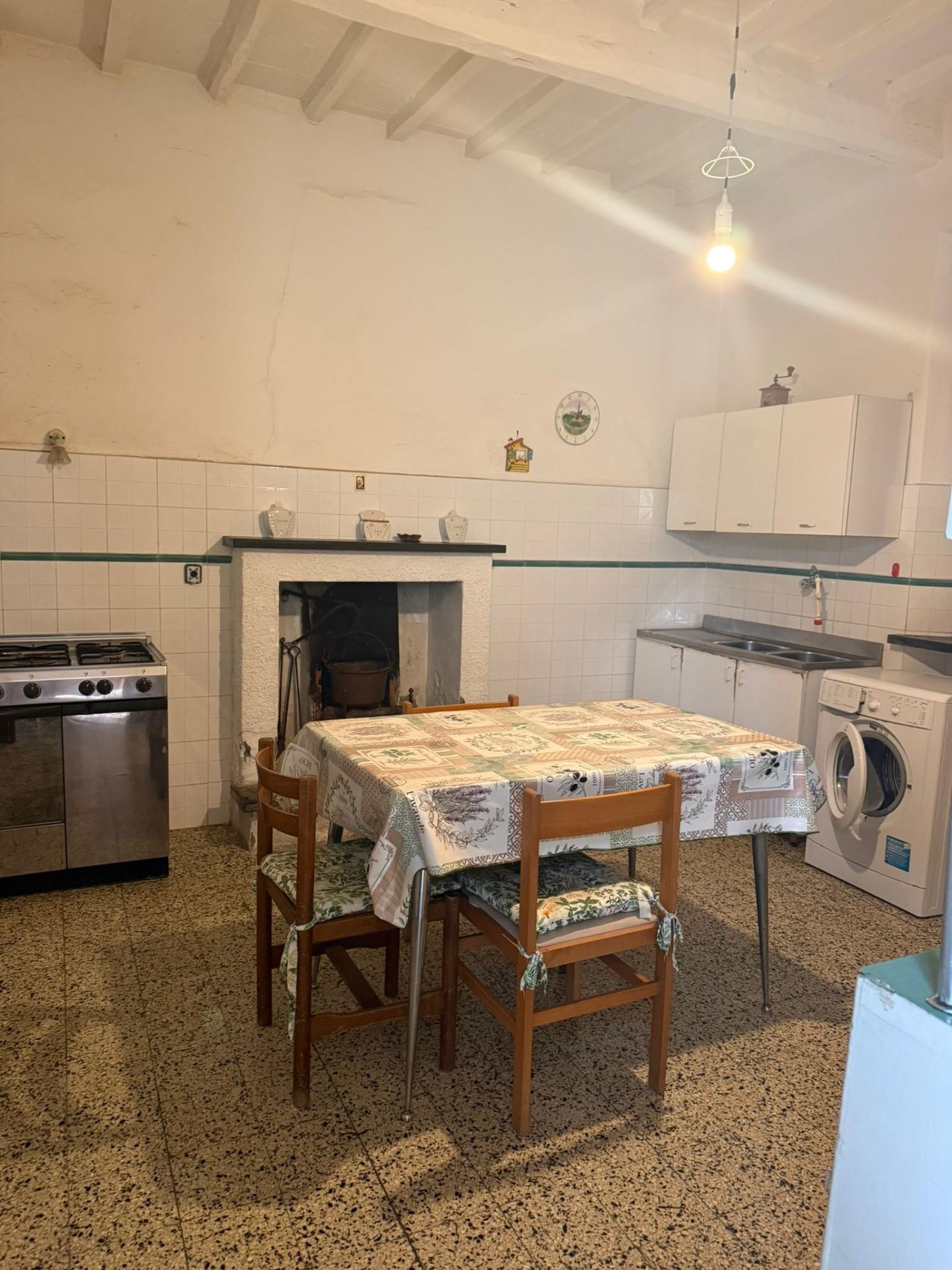 Casa indipendente da ristrutturare a Camaiore