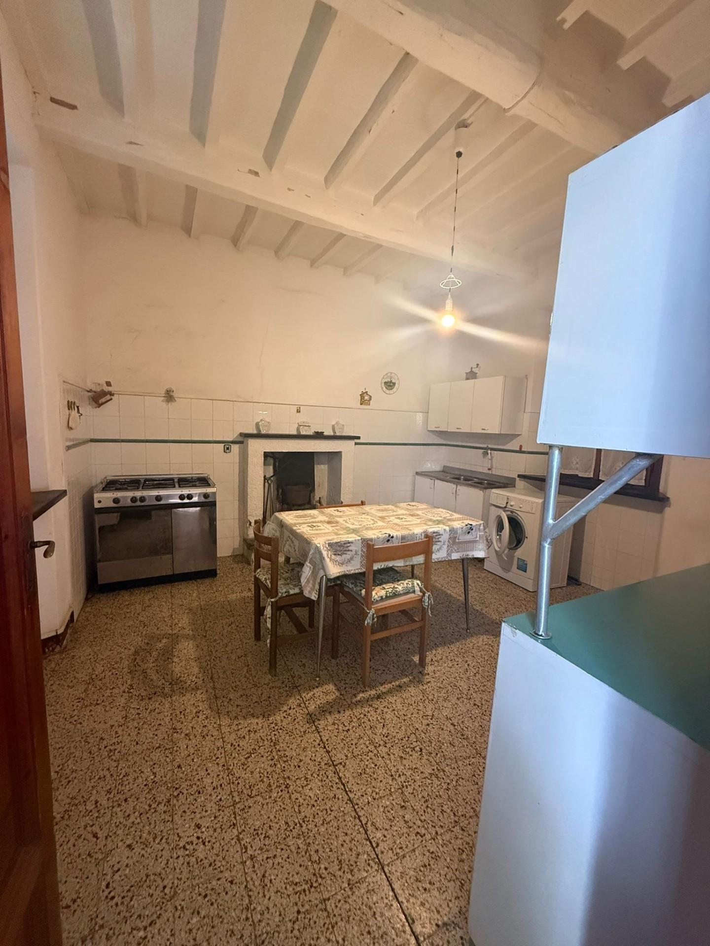 Casa indipendente da ristrutturare a Camaiore
