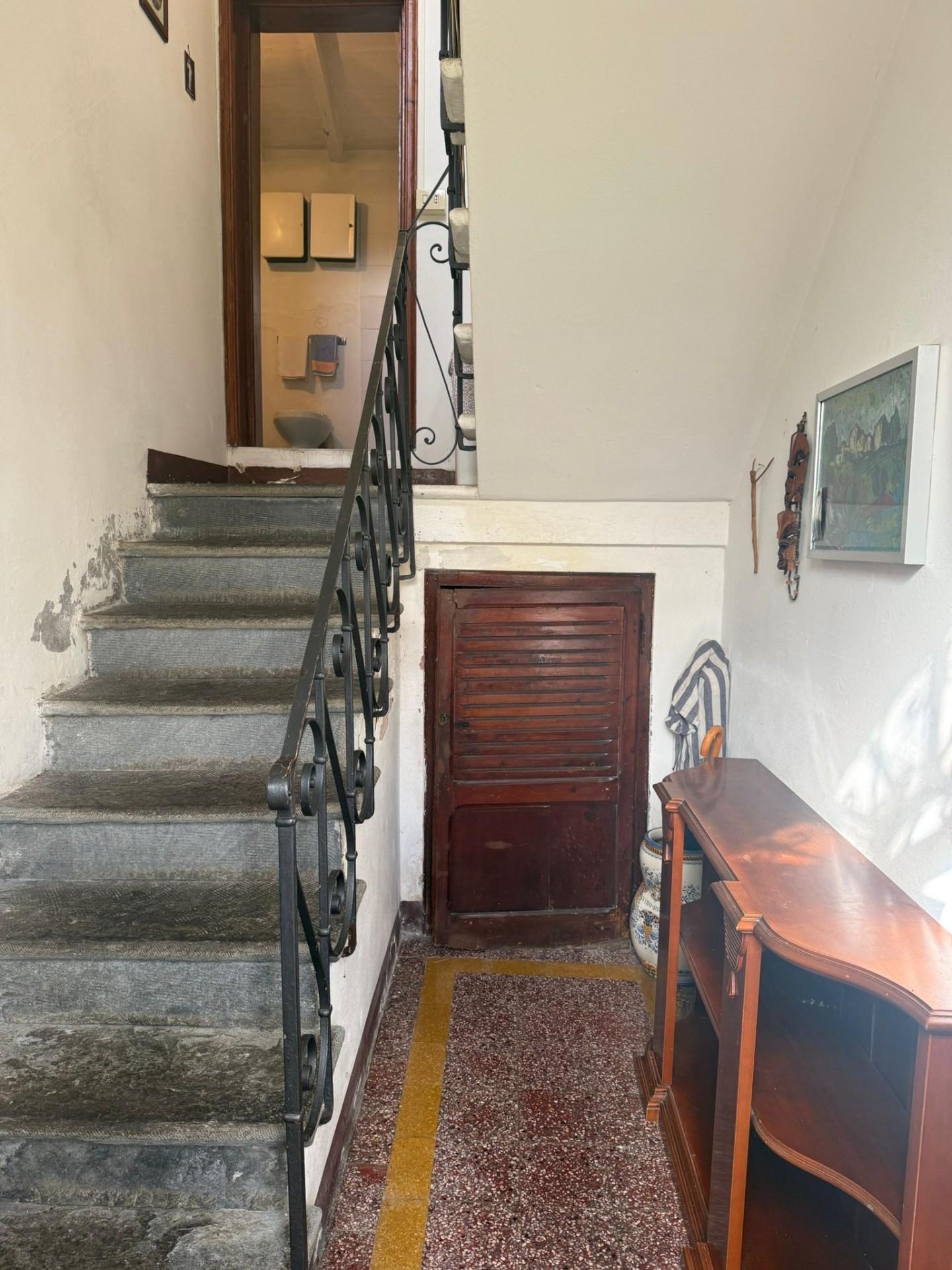 Casa indipendente da ristrutturare a Camaiore