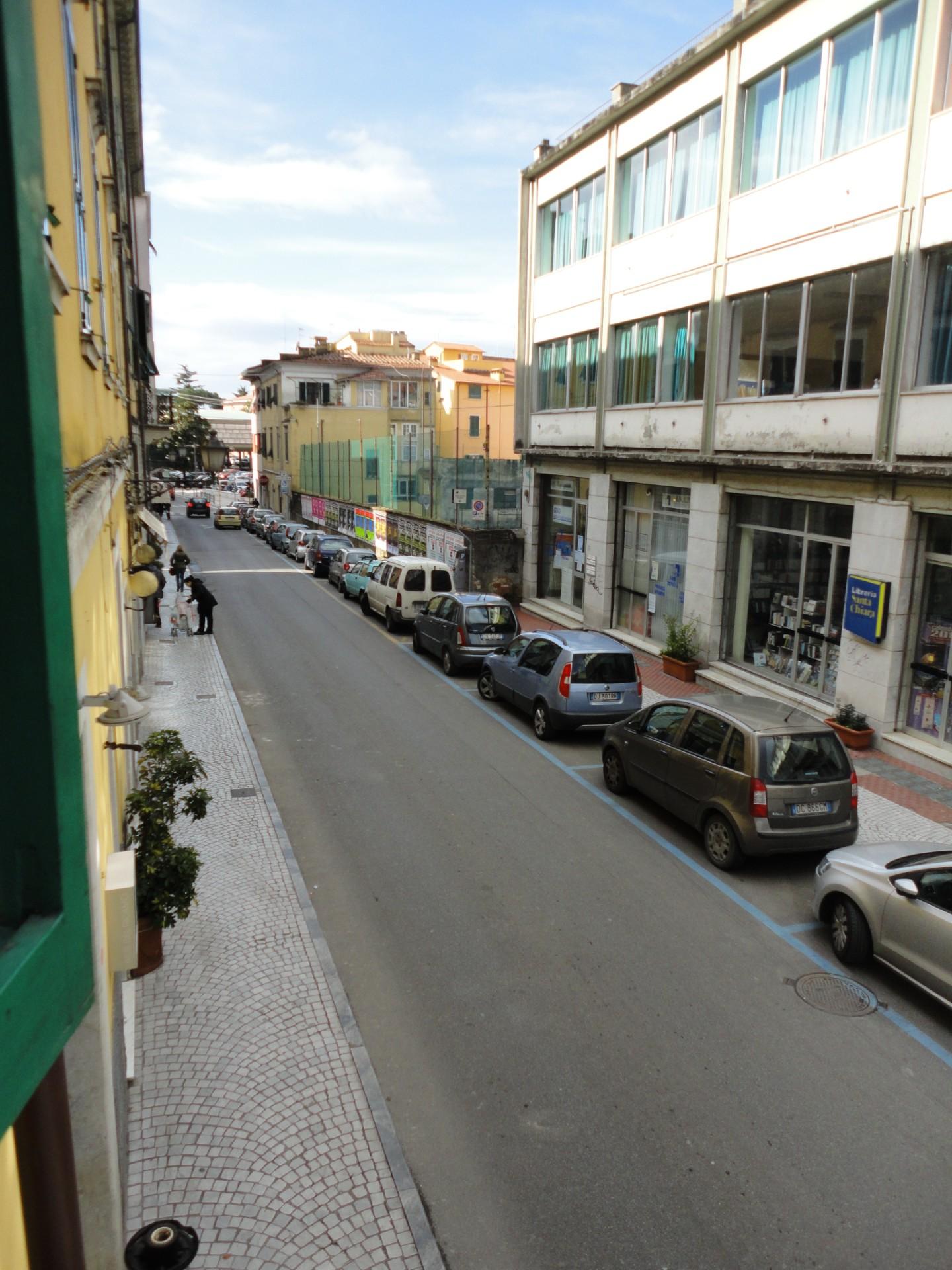 Negozio in affitto, Carrara avenza