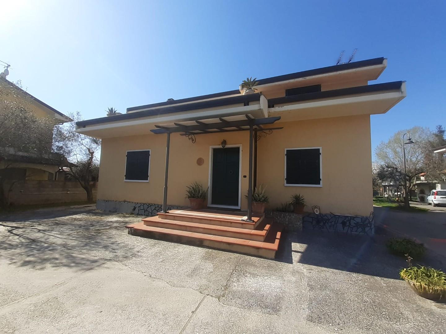 Villa in vendita, Carrara avenza