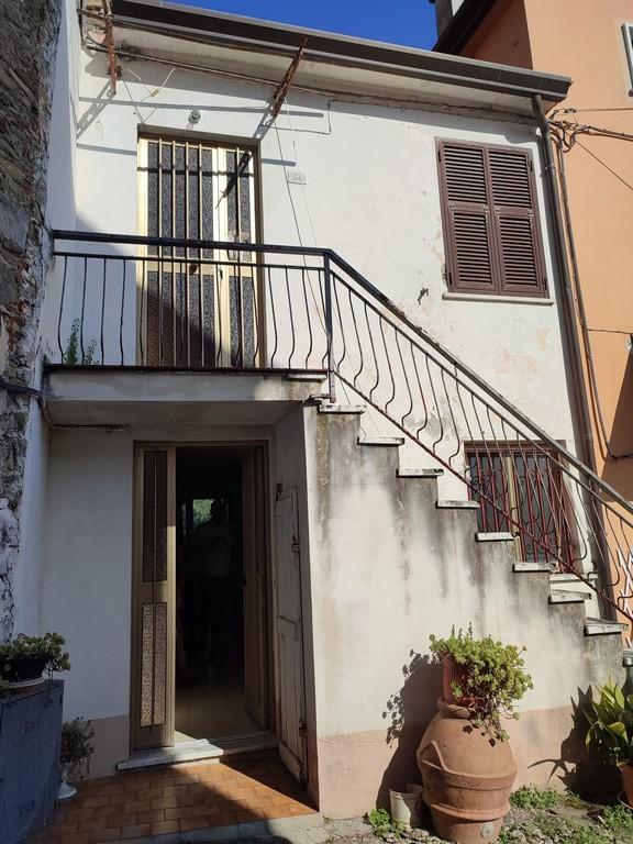 Casa indipendente con giardino, Ortonovo casano