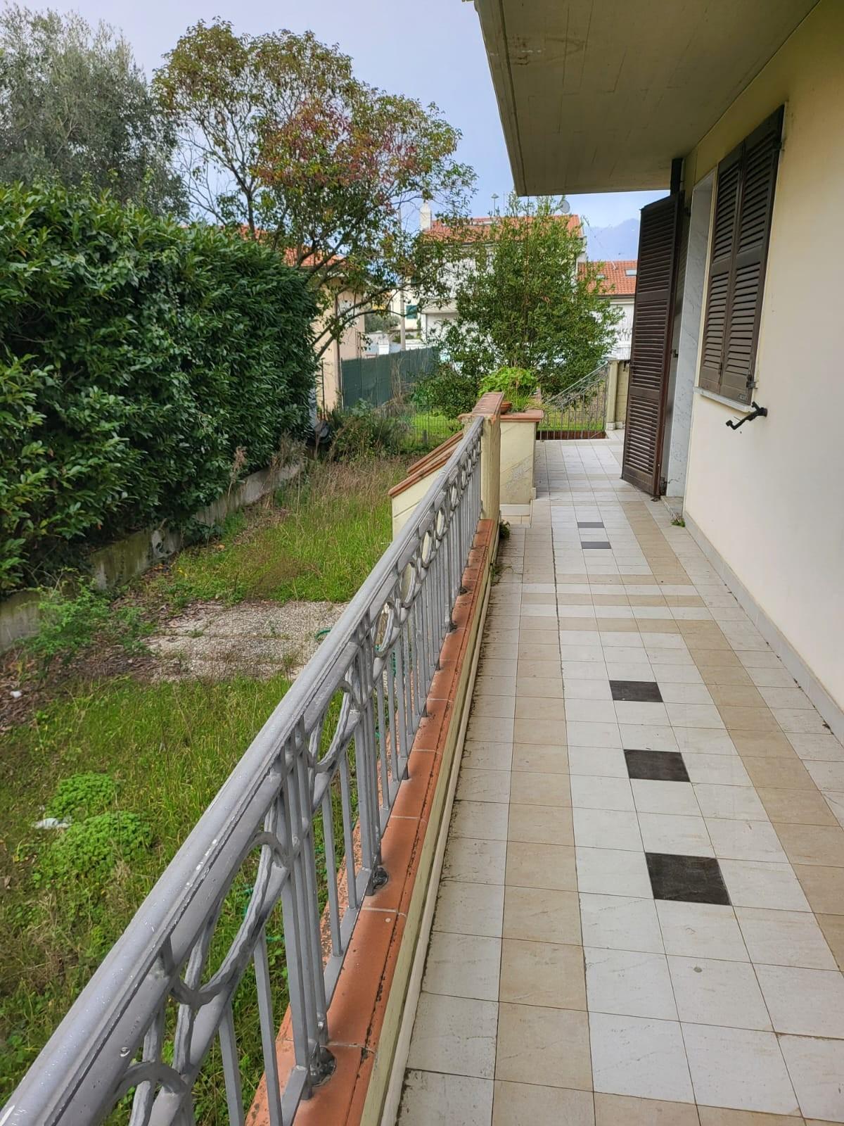 Appartamento con giardino, Carrara marina di