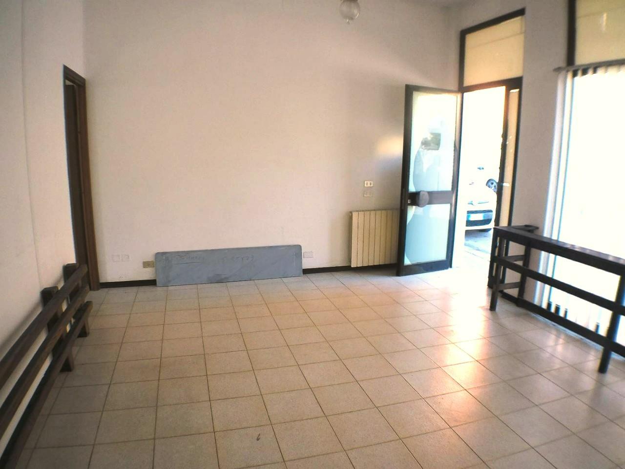 Locale commerciale in vendita, Carrara marina di
