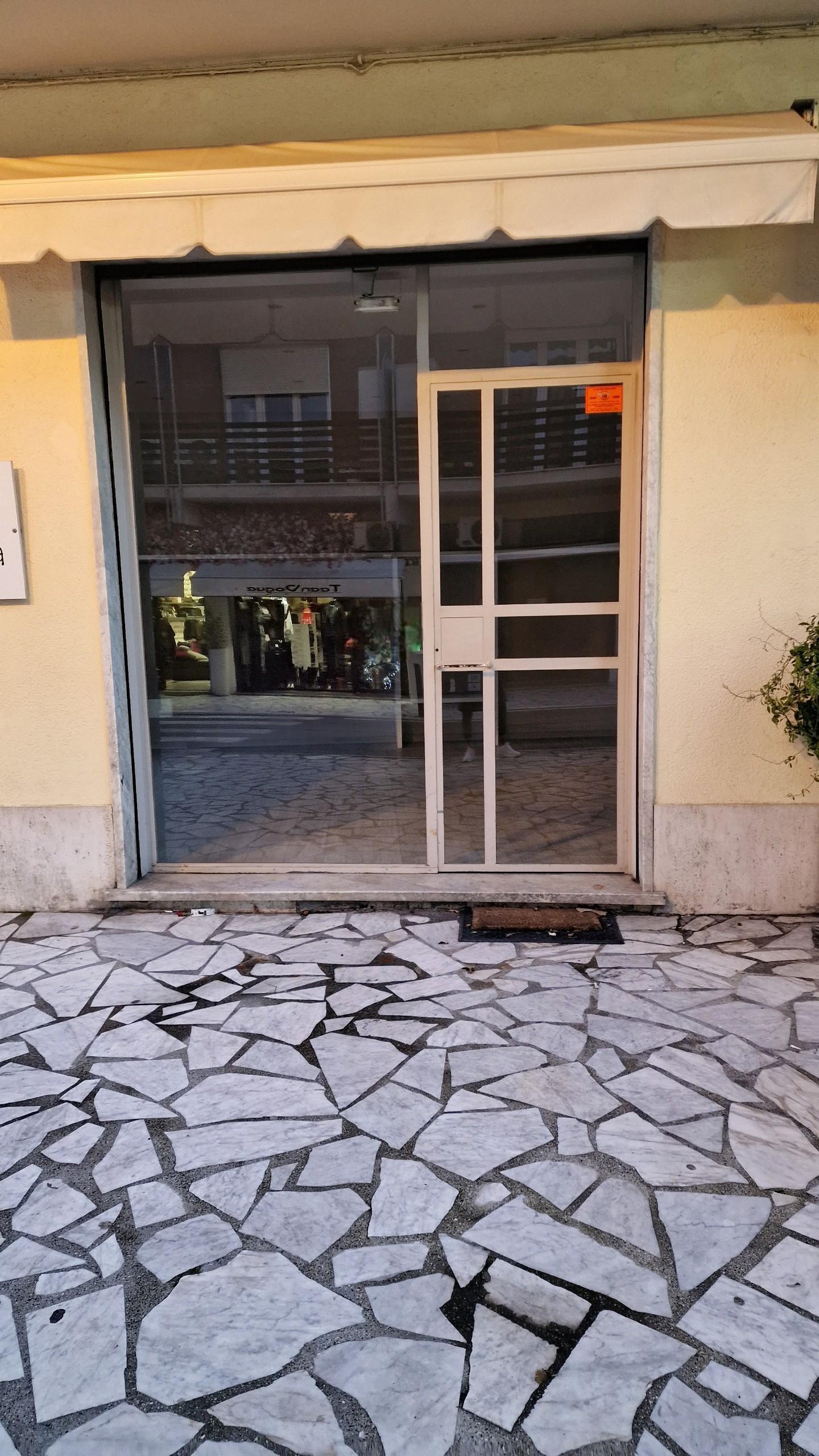 Locale commerciale ristrutturata, Carrara marina di