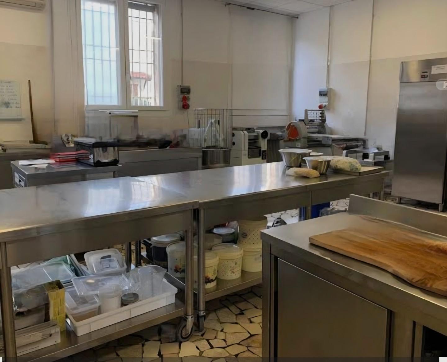 Attività commerciale in vendita, Carrara marina di