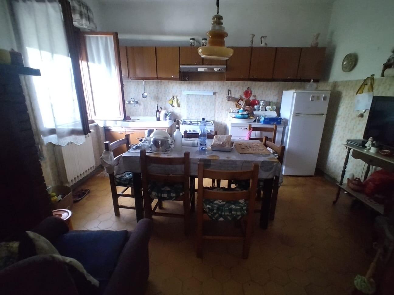 Casa indipendente con giardino, Ortonovo isola