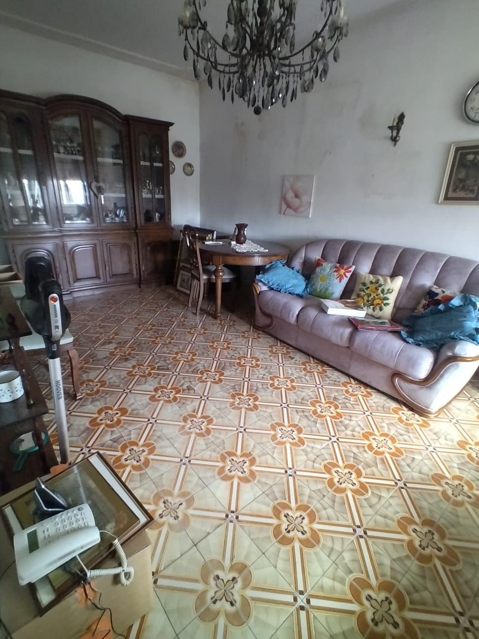 Casa indipendente con giardino, Ortonovo isola