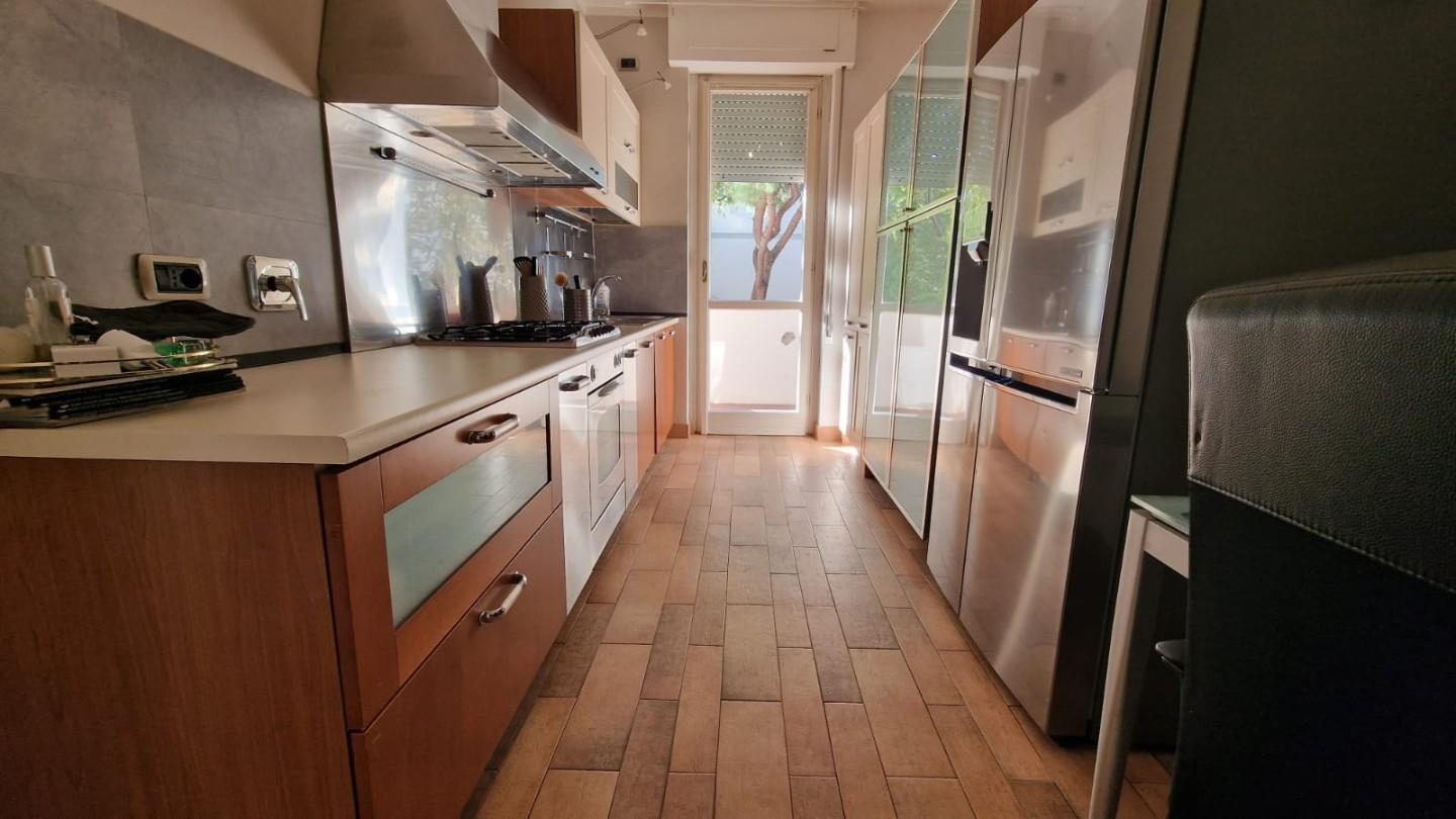 Appartamento con terrazzo, Carrara marina di