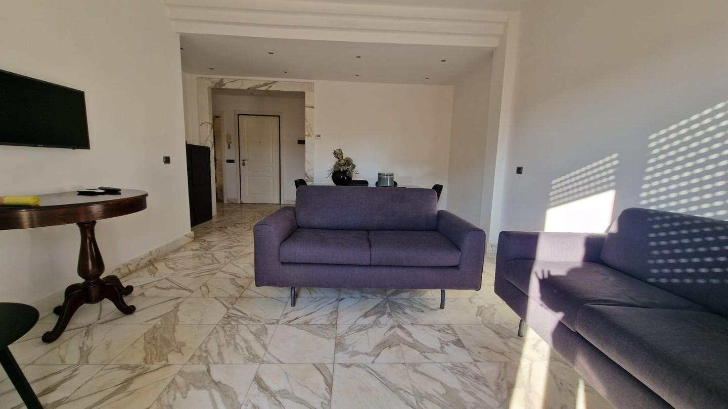 Appartamento con terrazzo, Carrara marina di