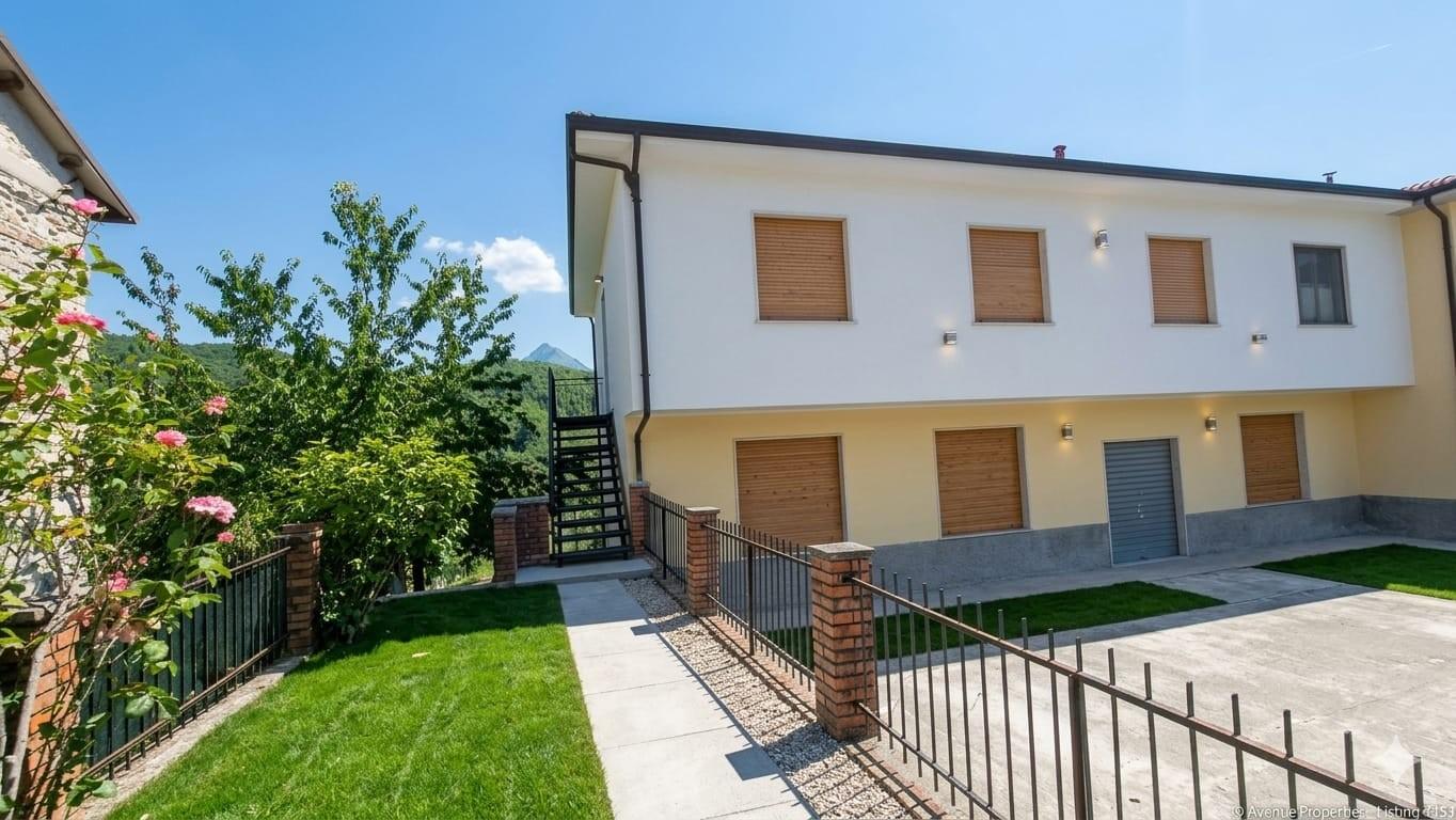 Casa indipendente con giardino a Casola in Lunigiana