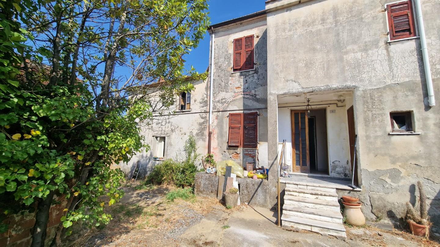 Casa indipendente con giardino, Ortonovo isola