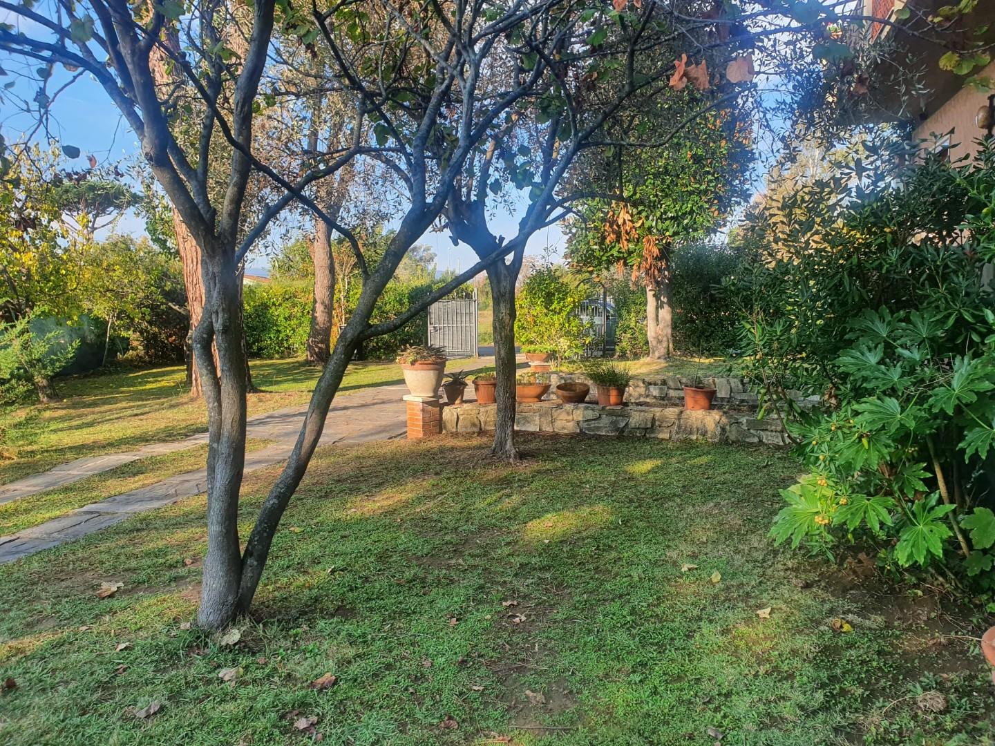 Casa indipendente con giardino, Carrara marina di