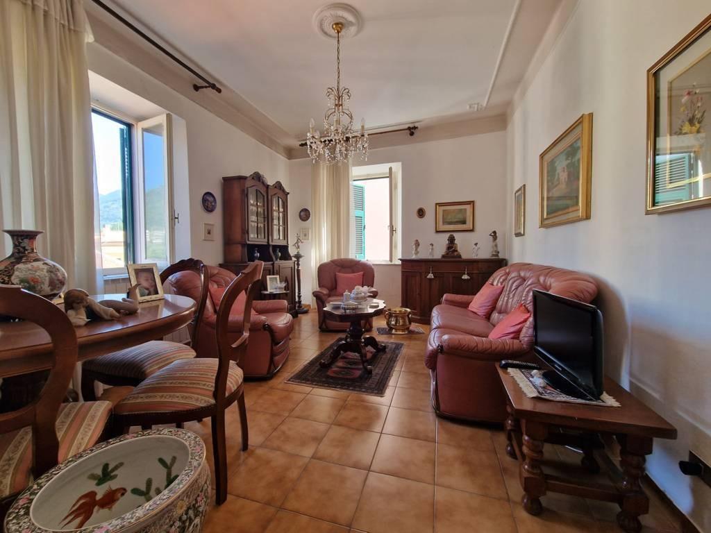Quadrilocale in vendita, Carrara centro