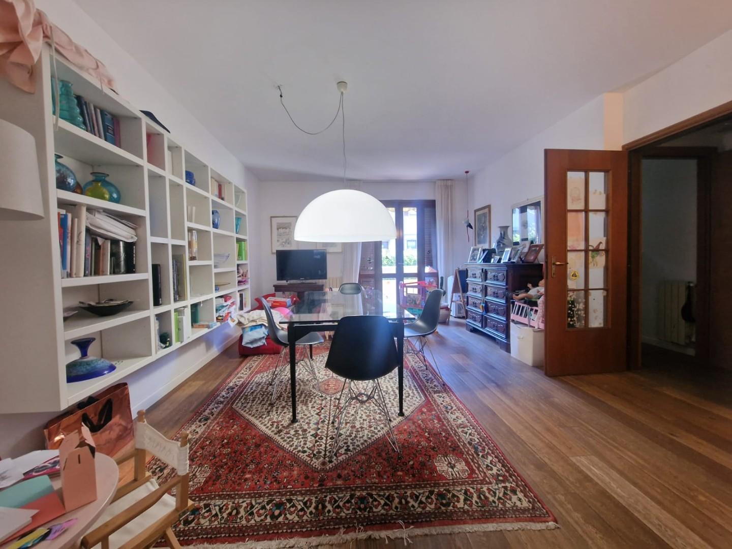 Villa con giardino, Carrara avenza