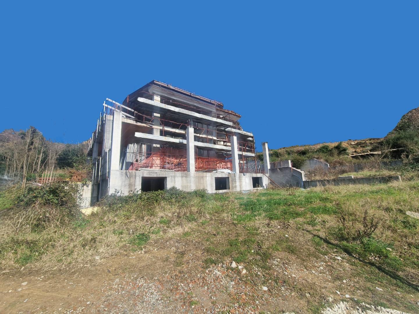 Villa con giardino, Ortonovo isola