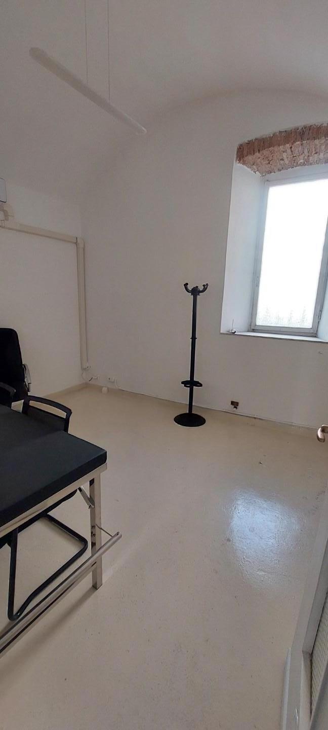 Locale commerciale in vendita, Carrara centro