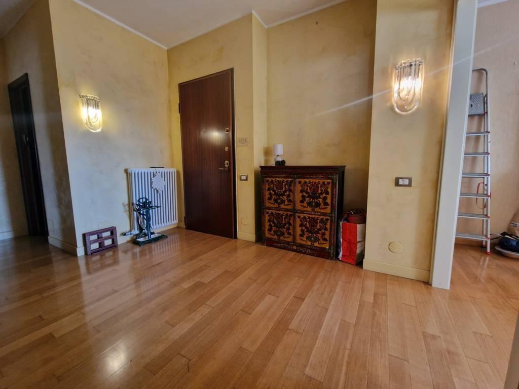 Attico con terrazzo, Carrara marina di