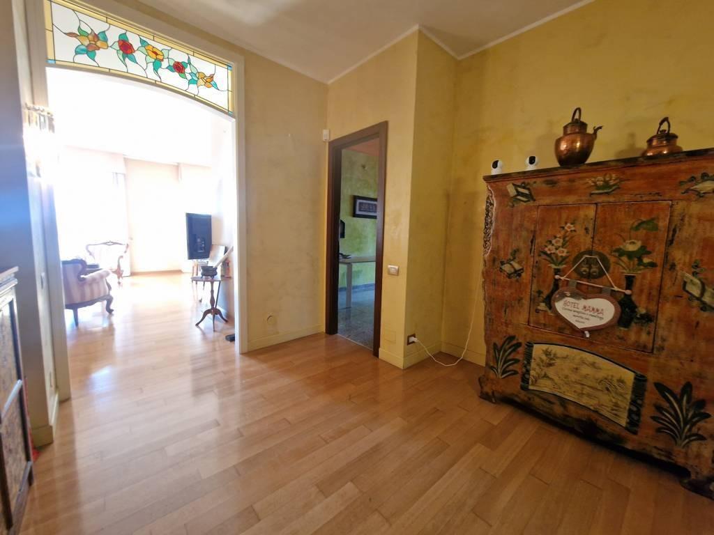 Attico con terrazzo, Carrara marina di