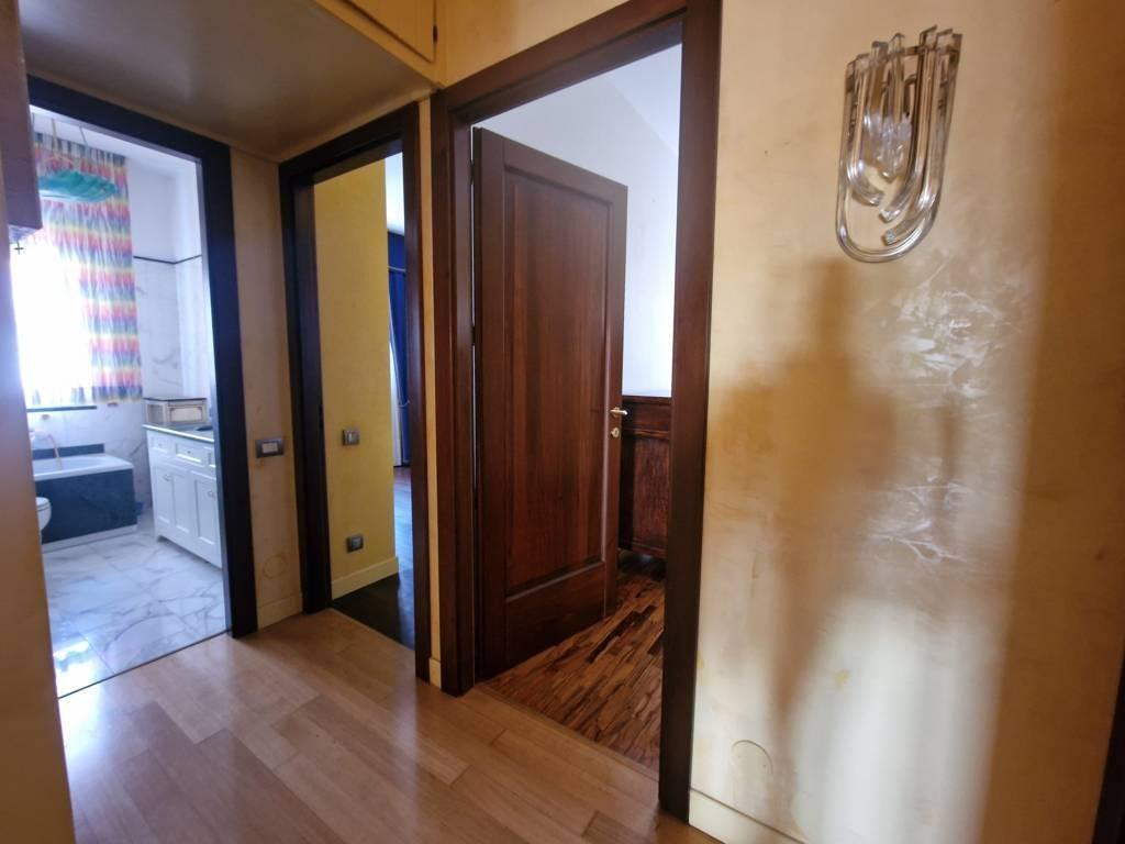 Attico con terrazzo, Carrara marina di